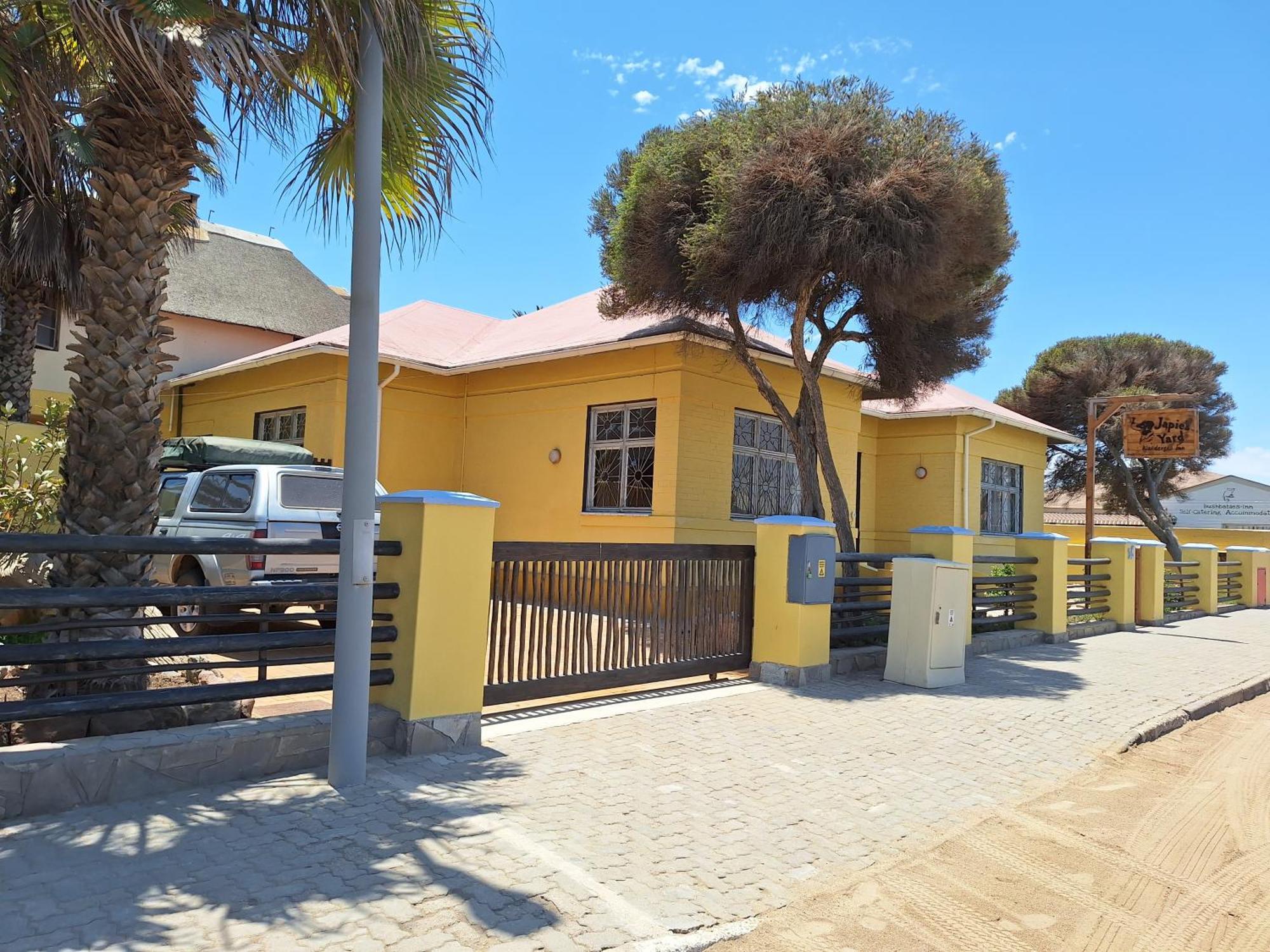 Japie'S Yard Wanderer'S Inn Swakopmund Exterior photo